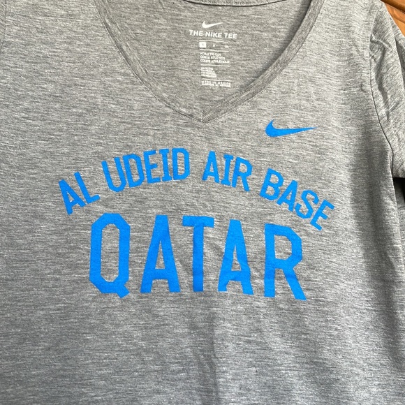 Nike T-Shirt, Size Small - Picture 2 of 4